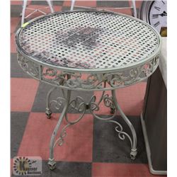VINTAGE 32" METAL GARDEN ROUND TABLE