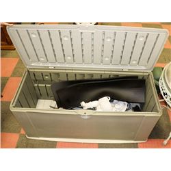 RUBBERMAID PATIO STORAGE BOX WITH LAWN ORNAMENTS