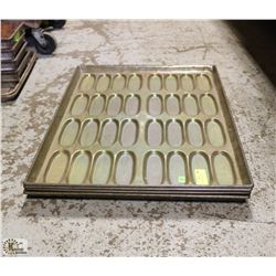 4 HOTDOG BUN TRAYS (4 X 8)