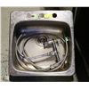 Image 1 : 20" STAINLESS STEEL SINK & FAUCET
