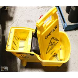 RUBBERMAID MOP BUCKET