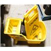 Image 1 : RUBBERMAID MOP BUCKET