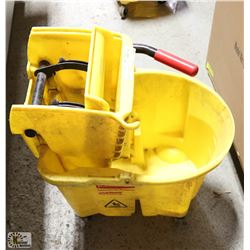 RUBBERMAID COMMERCIAL MOP BUCKET W/ WRINGER
