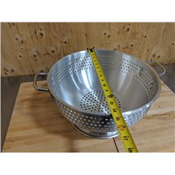 11QT HEAVY ALUMINUM COLANDER WITH BASE