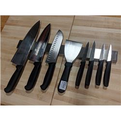 KNIVES, SCRAPER & TOOL BAR - LOT OF 9 PIECES