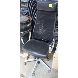 ADJUSTABLE HIGHBACK OFFICE CHAIR W/ ARMRESTS