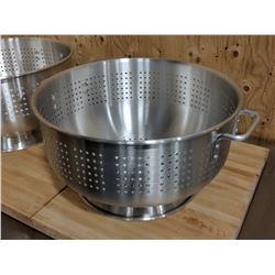 16QT HEAVY ALUMINUM COLANDER WITH BASE