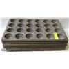 Image 1 : 10 MUFFIN PANS 14"X21".