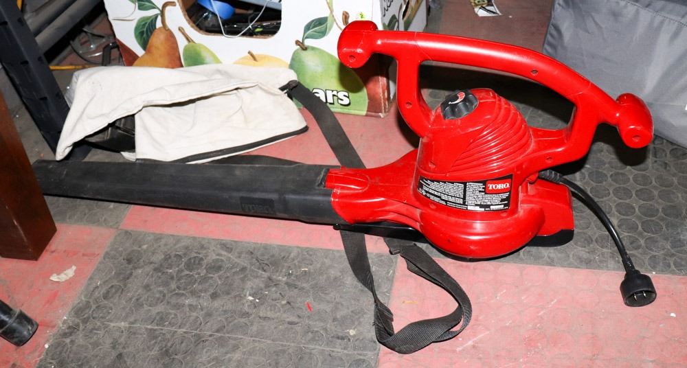 TORO ULTRA LEAF BLOWER WITH BAG ATTACHMENT