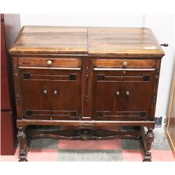 ANTIQUE VICTROLA WIND UP RECORD PLAYER