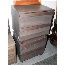 PAIR OF SHOWHOME WOOD GRAIN 2 DRAWER NIGHT STANDS