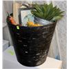 Image 1 : SHOWHOME METAL HAMPER WITH ACCENTS