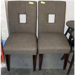 PAIR OF GREY SHOWHOME FABRIC SIDECHAIRS. FURNITURE