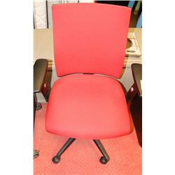 SHOWHOME BLACK AND RED HYDRAULIC LIFT OFFICE CHAIR