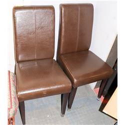 PAIR OF BROWN LEAHTERETTE SIDECHAIRS. FURNITURE