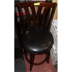 SWIVEL BAR STOOL