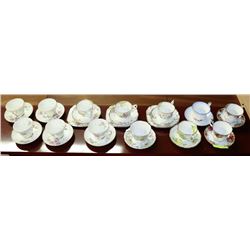 COLLECTION OF VINTAGE ROYAL DOULTON TEA CUPS &