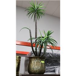 ARTIFICIAL PALM TEREE WITH PLANTER