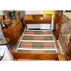 DOUBLE BED FRAME W/ 5 DRAWER DRESSER (28"X18"X46")