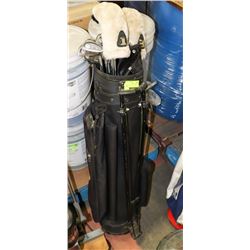 SET OF GOLF CLUBS WITH BAG