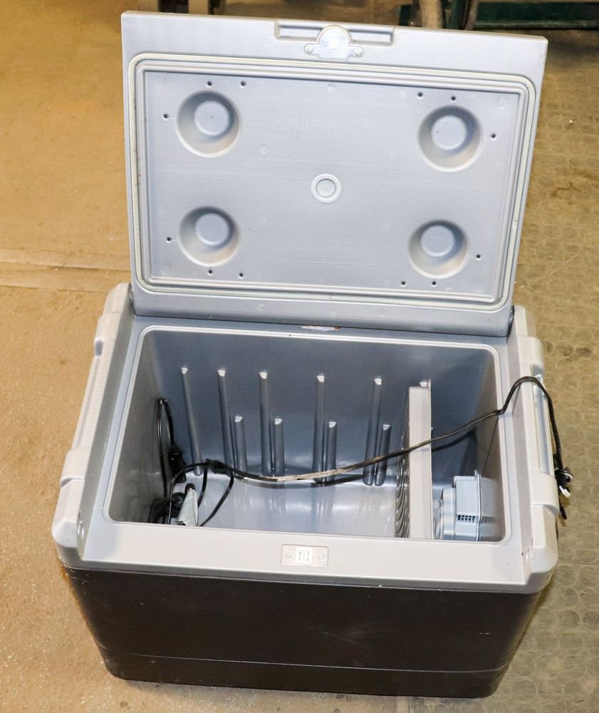 COLEMAN THERMOELECTRIC COOLER.