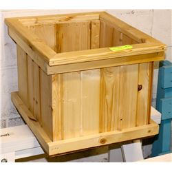 PINE PLANTER 25"X17"X13"HIGH