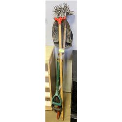 LOT OF GARDEN TOOLS