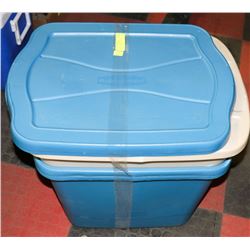 LOT OF 3 RUBBERMAID 18L STORAGE TOTES