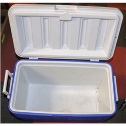 LARGE COLEMAN COOLER