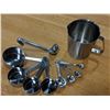 Image 1 : STAINLESS MEASURE SET - LOT OF 9 PIECES