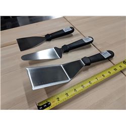 BURGER TURNER-PIE SERVER-PAN SCRAPER - LOT OF 3
