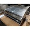 Image 1 : 24" COUNTERTOP STAINLESS STEEL ELECTRIC GRIDDLE