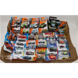 LARGE FLAT OF MATCH BOX DIECAST AND HOT WHEELS