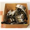 Image 1 : BOX OF POTS AND PANS