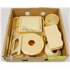 Image 1 : BOX OF VINTAGE FRENCH IVORY VANITY SET COLLECTIBLE