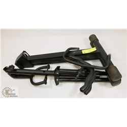 PAIR OF GUITAR STANDS