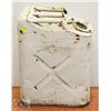 Image 1 : VINTAGE METAL GAS CAN