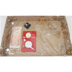 TRAY OF JEWELRY AND CURRENCY BANK NOTES