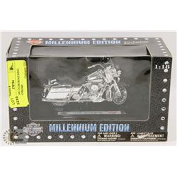 1:18 DIECAST FLHR ROAD KING HARLEY CHROME