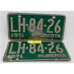 MATCHING PAIR OF 1971 ALBERTA LICENSE PLATES.