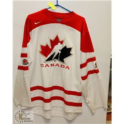 TEAM CANADA HOCKEY JERSEY NIKE LARGE.
