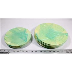 FLAT OF VINTAGE DISHES, 6 PLATES, 4 SIDE PLATES