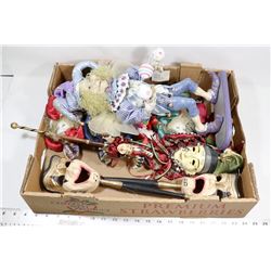 FLAT OF THEATER THEMED DECORATIONS