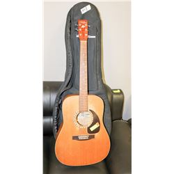 ART & LUTHERIE CEDAR GUITAR WITH SOFT CASE.