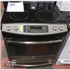 Image 1 : GE 30" SLIDE IN CLEAN DESIGN ELECTRIC RANGE.