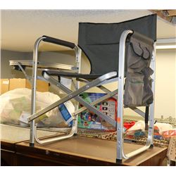 LIGHT-WEIGHT GREEN CAMP CHAIR W/SIDE