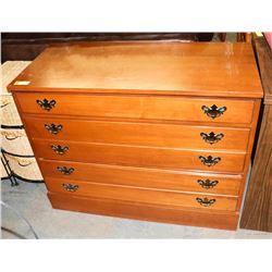 VILAS MAPLE THREE DRAWER DRESSER.
