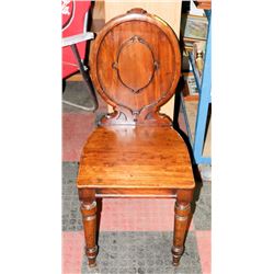 VINTAGE WOOD SIDE CHAIR.