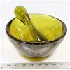 Image 1 : VINTAGE MORTAR/PESTLE BOWL SET GREEN GLASS