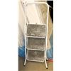 Image 1 : COLLAPSIBLE 3 STEP LADDER.